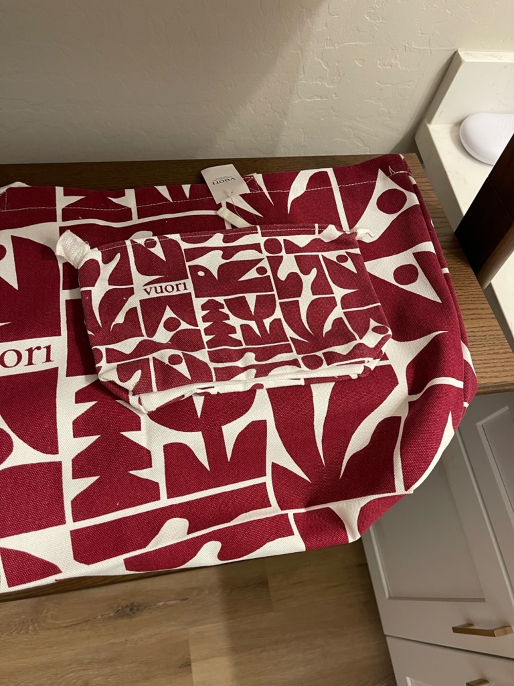 New (NWT) Vuori Holiday Tote Bags - Picture 3 of 5